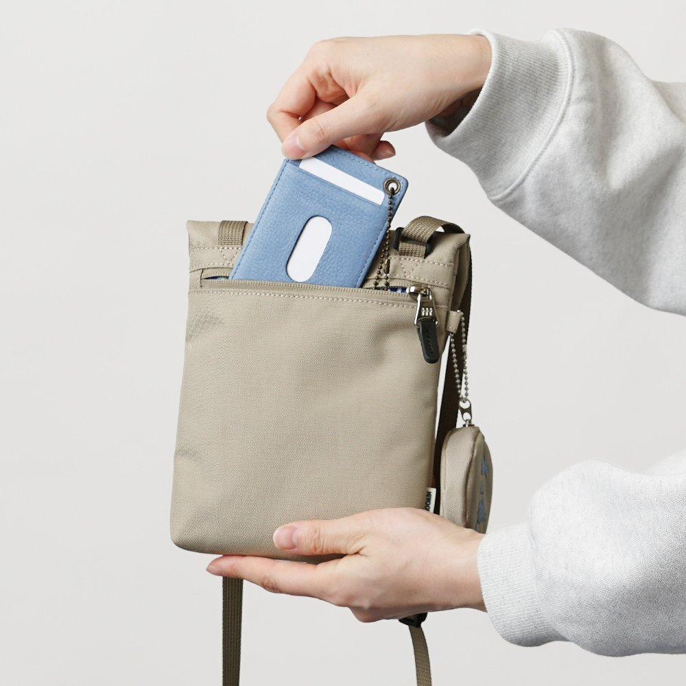 ポシェット スマホショルダー サコッシュ ミニショルダーバッグ タテ型ショルダーバッグ ムーミン MOOMIN リトルミイ スナフキン ニョロニョロ 鞄 バッグ かばん カバン シンプル レディース 綺麗め フォーマル カジュアル