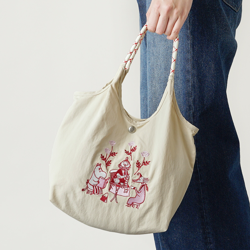 ニンニ アンリームーミン ソフス リトルミイ 限定 ムーミン 刺繍 リッチ刺繍 ミイ スナフキン 赤 レッドショルダートート ミニショルダーバッグ 外せるストラップ 軽量 超軽量 北欧デザイン かわいい スタイリッシュ 軽い 撥水 たためる プレゼント